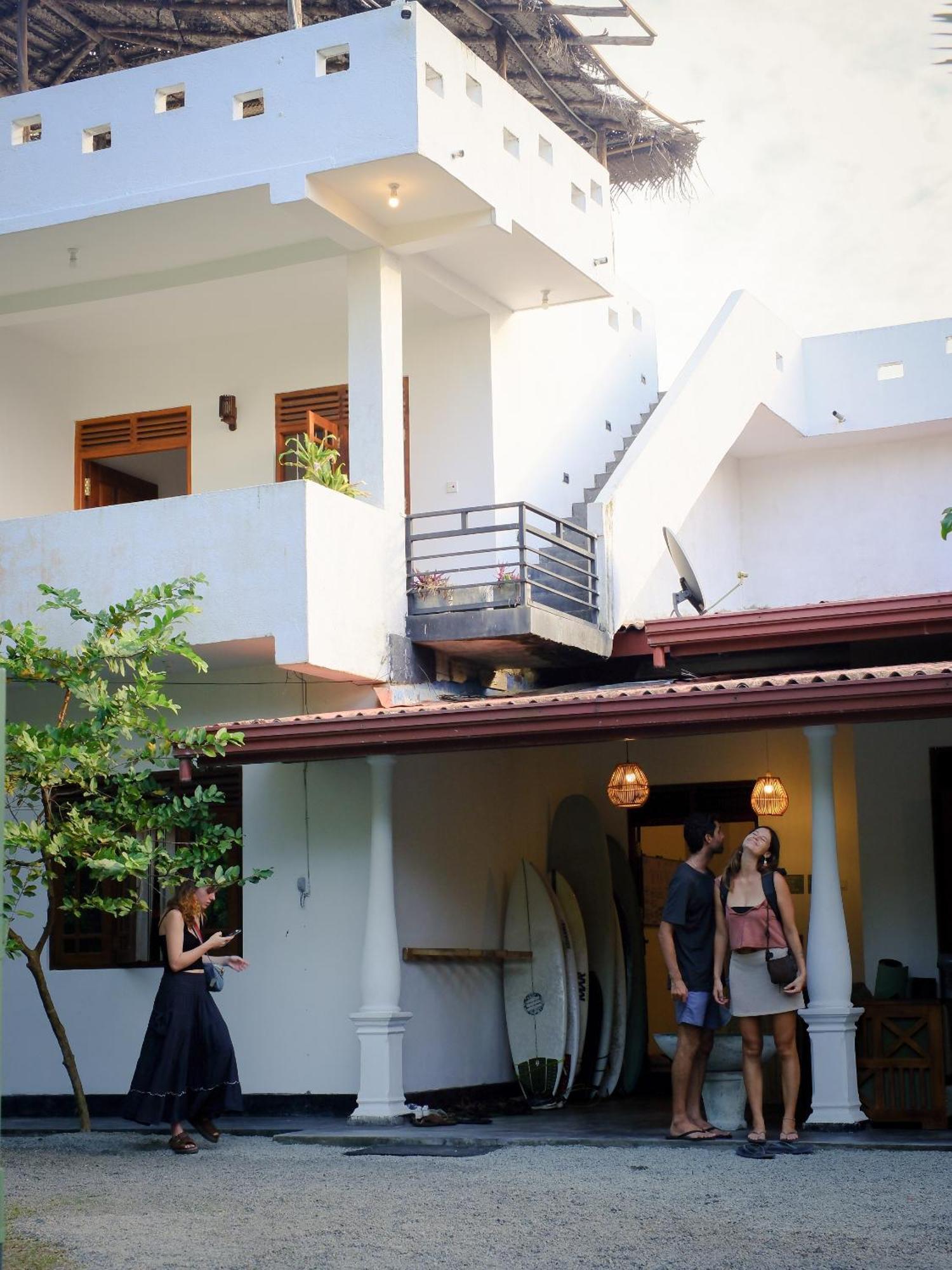 Makai Surf House Hotel Ahangama Exterior foto